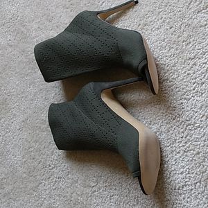 Steve Madden Hunter Green booties